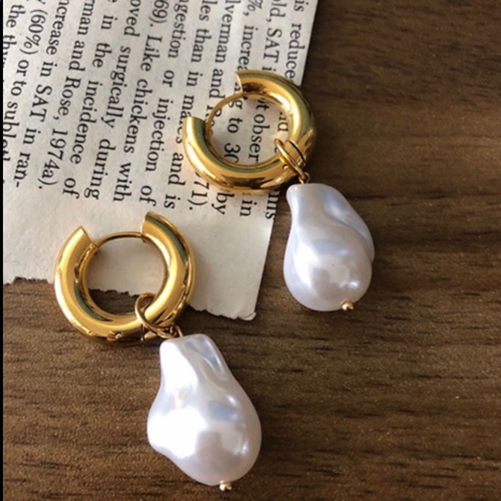 Beautiful earrings!! - Picture 3 of 3